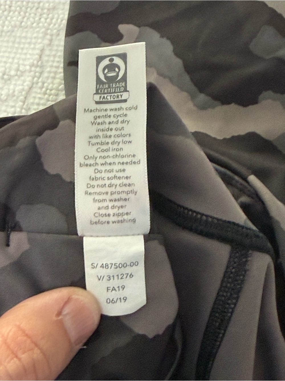 Athleta Lightning Camo 7/8 Tight Grey Black Camouflage Leggings S 487500‎ FA19 - Picture 3 of 3